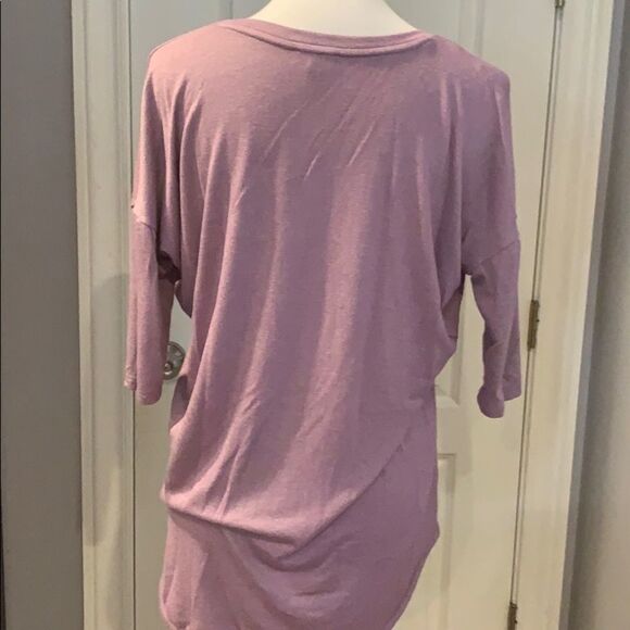 👕 Express Super Soft Relaxed Shine V-Neck Tee - Size Small - Purple - Picture 3 of 5